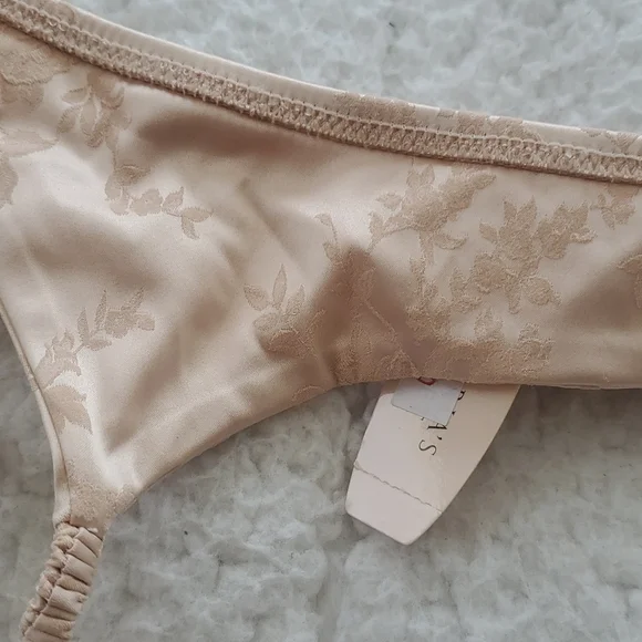 Victoria's Secret Beige/Cream Garter Belt Bundle - Picture 10 of 17